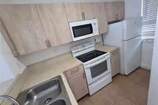 7989 NW 8th St, Miami, FL 33126 - Photo 6