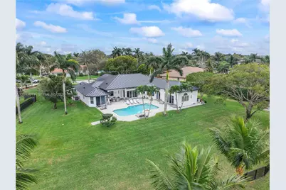 2235 SW 105th Ter, Davie, FL 33324 - Photo 8