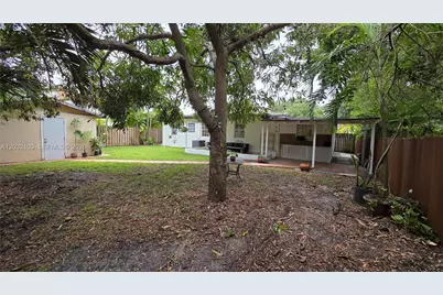 313 SW 2nd Ter #0, Hallandale Beach, FL 33009 - Photo 4