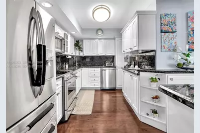 6423 Collins Ave #409, Miami Beach, FL 33141 - Photo 6