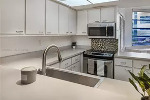 9531 Seagrape Dr, Davie, FL 33324 - Photo 2
