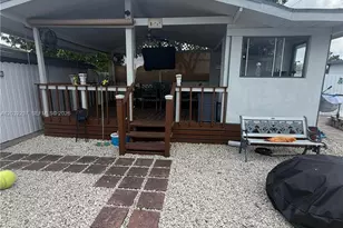 10415 NW 30th Ct, Miami, FL 33147 - Photo 10