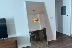 55 SE 6th St, Miami, FL 33131 - Photo 12