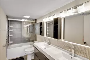 100 Bayview Dr, Sunny Isles Beach, FL 33160 - Photo 28