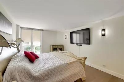 100 Bayview Dr #1008, Sunny Isles Beach, FL 33160 - Photo 26