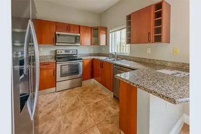 17866 NW 74th Ct, Hialeah, FL 33015 - Photo 8