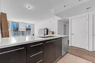 55 SE 6th St, Miami, FL 33131 - Photo 14