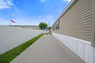 21830 NW 2nd Ct, Pembroke Pines, FL 33029 - Photo 24