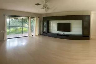125 S Laurel Dr, Margate, FL 33063 - Photo 2