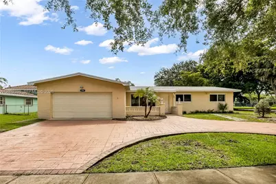1701 NW 106th Ave, Pembroke Pines, FL 33026 - Photo 1