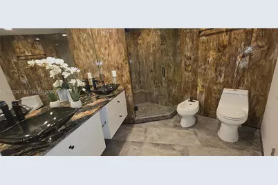 300 S Pointe Dr #908, Miami Beach, FL 33139 - Photo 18