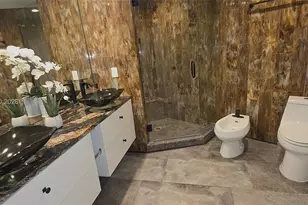 300 South Pointe Dr, Miami Beach, FL 33139 - Photo 18