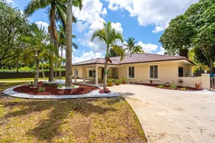 18370 SW 212th St, Miami, FL 33187 - Photo 4