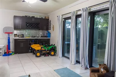 7645 NW 38th Ct, Sunrise, FL 33351 - Photo 10