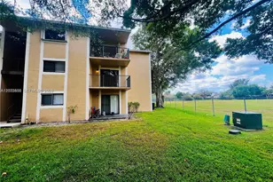 350 W Palm Cir W, Pembroke Pines, FL 33025 - Photo 18