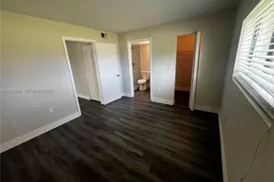 350 W Palm Cir W, Pembroke Pines, FL 33025 - Photo 8