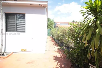 359 E 12th St, Hialeah, FL 33010 - Photo 8