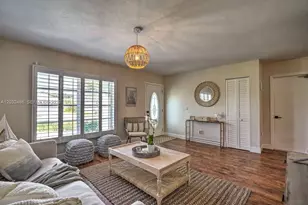 558 102nd Ave, Naples, FL 34108 - Photo 2