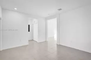 2542 SE 29th St, Homestead, FL 33035 - Photo 8