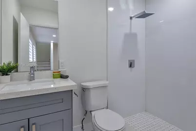 424 W 13th St, Hialeah, FL 33010 - Photo 20