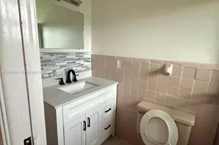 7813 NW 70th Ct, Tamarac, FL 33321 - Photo 10
