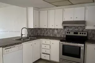 7813 NW 70th Ct, Tamarac, FL 33321 - Photo 6