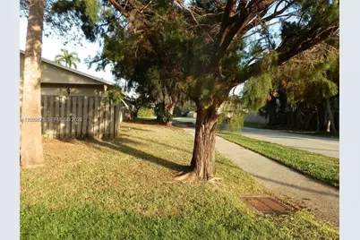 8680 Crater Ter, West Palm Beach, FL 33403 - Photo 6