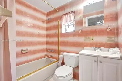 555 NW 46th St, Miami, FL 33127 - Photo 16