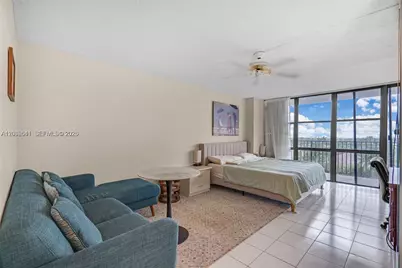 1000 Parkview Dr #715, Hallandale Beach, FL 33009 - Photo 8