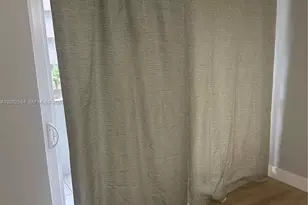 10090 NW 80th Ct, Hialeah Gardens, FL 33016 - Photo 6