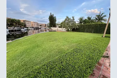 13305 Biscayne Island Ter, North Miami, FL 33181 - Photo 38