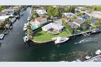 13305 Biscayne Island Ter, North Miami, FL 33181 - Photo 2
