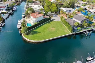 13305 Biscayne Island Terrace, North Miami, FL 33181 - Photo 2