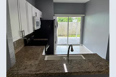 55 SW 14th Ter #55, Homestead, FL 33030 - Photo 4