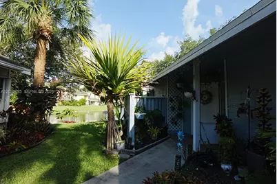 2038 Champions Way, North Lauderdale, FL 33068 - Photo 4