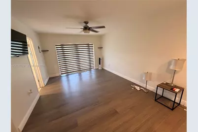 20451 NE 10th Pl #20451, Miami, FL 33179 - Photo 28