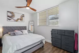 9340 Lagoon Pl, Davie, FL 33324 - Photo 12