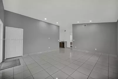 451 E 37th St, Hialeah, FL 33013 - Photo 6