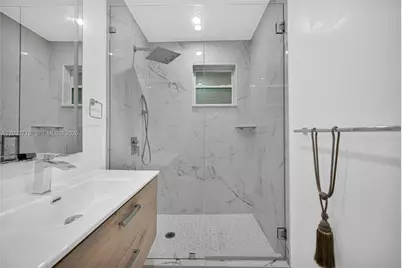 451 E 37th St, Hialeah, FL 33013 - Photo 24