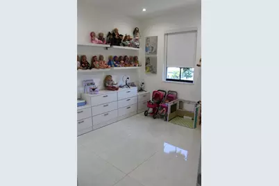 11024 W 35th Ln, Hialeah, FL 33018 - Photo 16