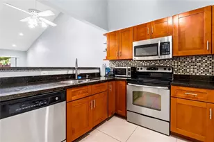 505 NE 199th Ln, Miami, FL 33179 - Photo 4