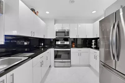 8210 SW 96th Ct, Miami, FL 33173 - Photo 16