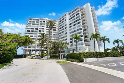 11930 N Bayshore Dr #909, North Miami, FL 33181 - Photo 20