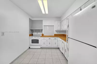 1000 Parkview Dr #229, Hallandale Beach, FL 33009 - Photo 12