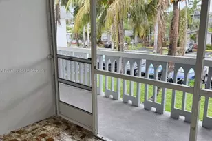 705 NE 2nd St, Hallandale Beach, FL 33009 - Photo 4