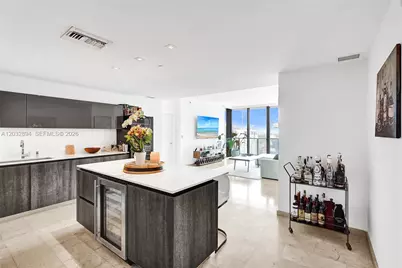 88 SW 7th St #2210, Miami, FL 33130 - Photo 4