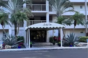 575 Oaks Ln, Pompano Beach, FL 33069 - Photo 14