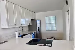 575 Oaks Ln, Pompano Beach, FL 33069 - Photo 2