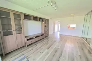 9041 Sunrise Lakes Blvd, Sunrise, FL 33322 - Photo 10