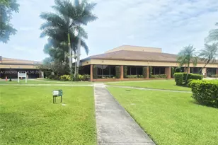 9041 Sunrise Lakes Blvd, Sunrise, FL 33322 - Photo 16